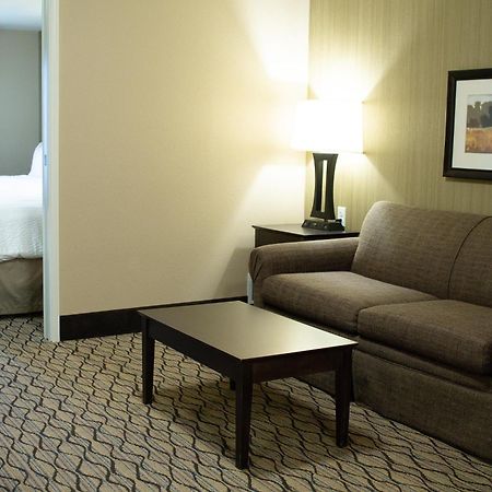 Holiday Inn Express & Suites - Williston By Ihg Exterior foto