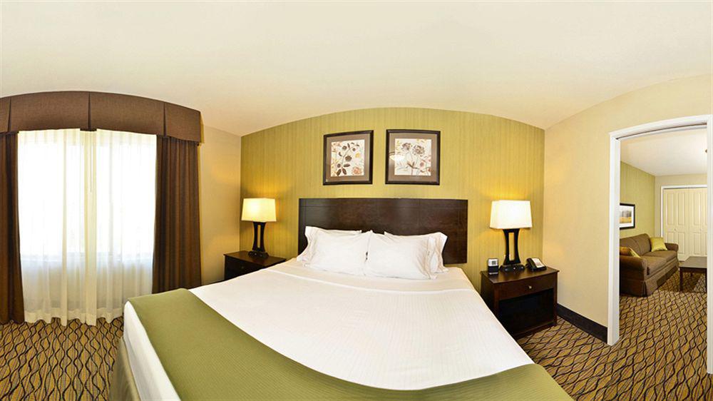 Holiday Inn Express & Suites - Williston By Ihg Exterior foto