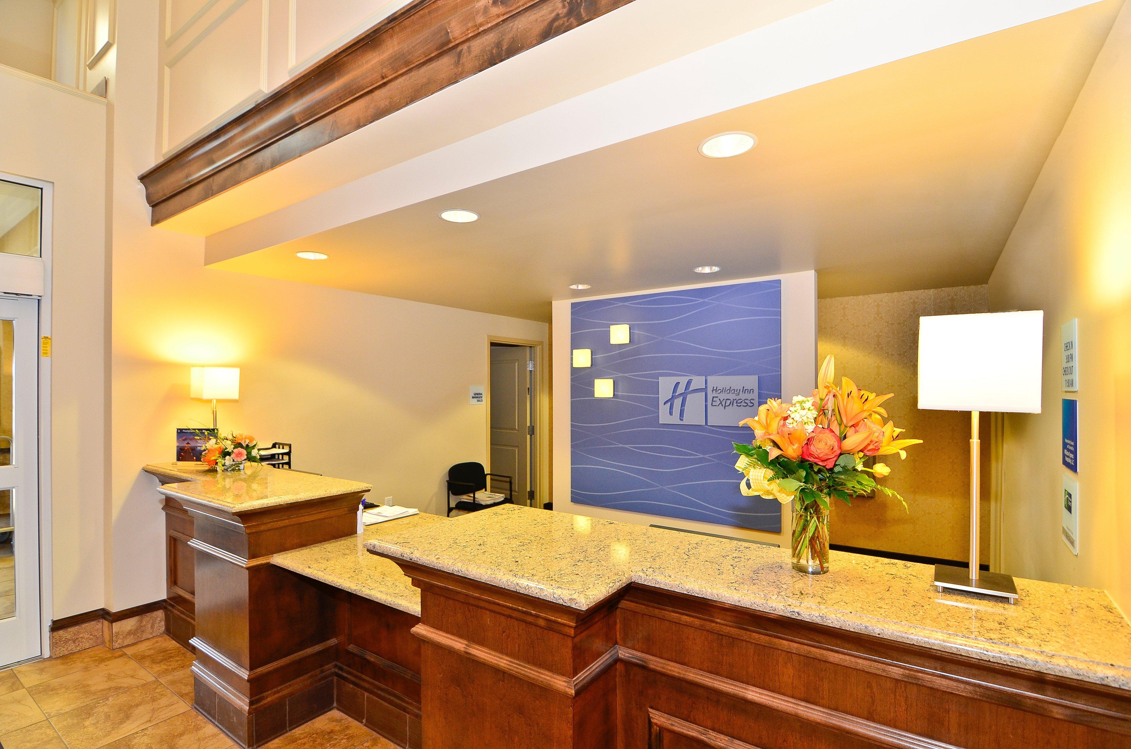 Holiday Inn Express & Suites - Williston By Ihg Exterior foto