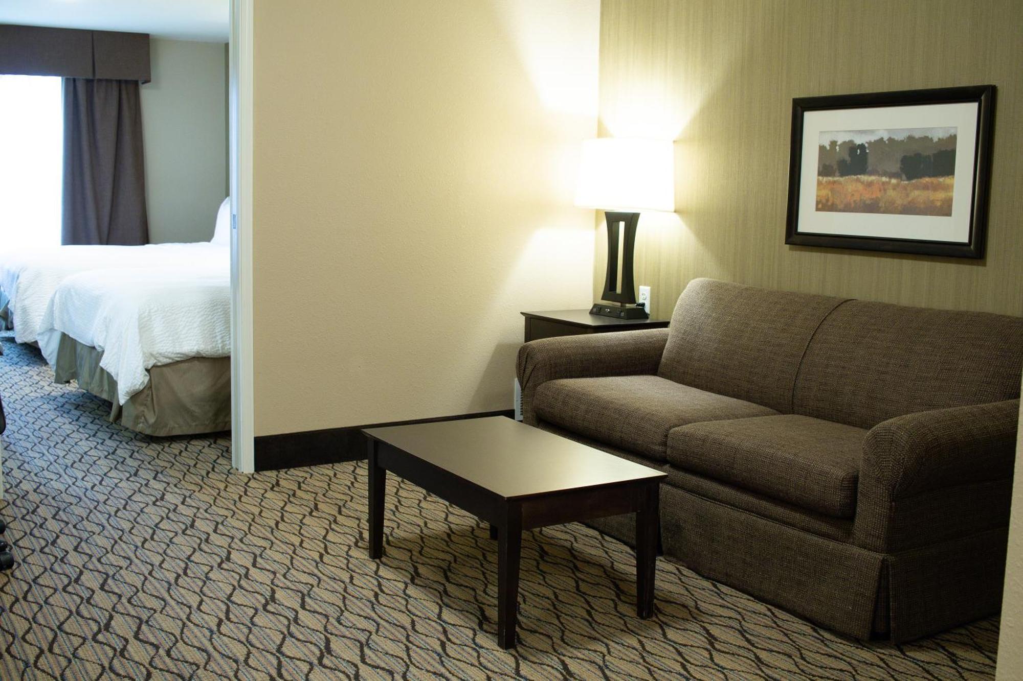 Holiday Inn Express & Suites - Williston By Ihg Exterior foto